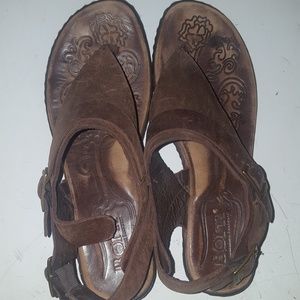 Born sandals